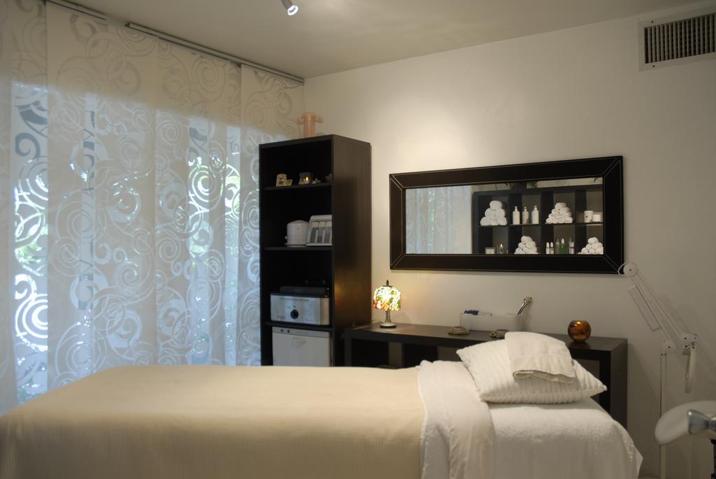 The Cabanas Guesthouse & Spa - Gay Resort Catering To Gay Men Oakland Park Buitenkant foto
